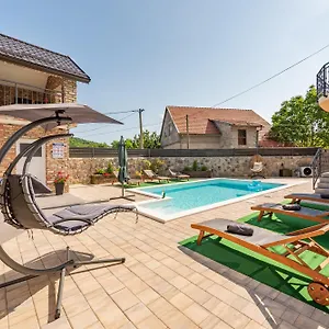https://apartman-toni-gracac-zadar.hotelinzadar.com