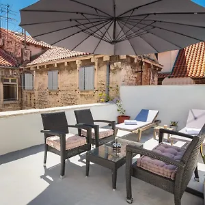 https://cindro-apartment-with-terrace.splithotels.org